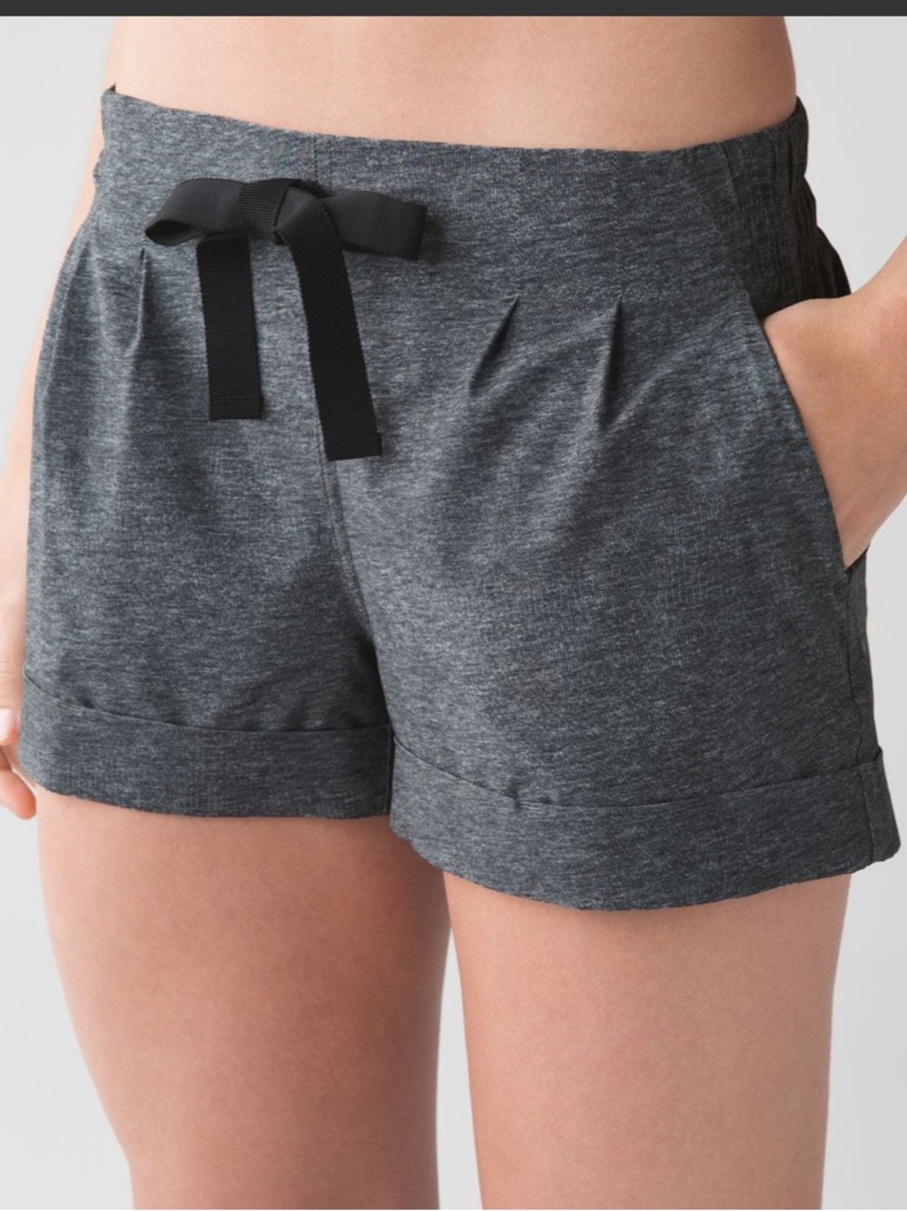 Lululemon Spring Break Away Short II size 6